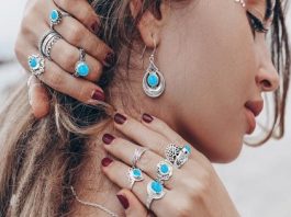 Advice for Selecting Jewelry at the Workplace