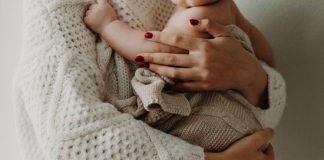 navigating motherhood - top tips for new moms