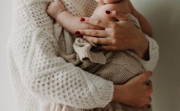 Navigating Motherhood: Top Tips for New Moms navigating motherhood - top tips for new moms