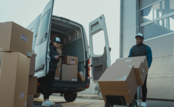 The Advantages of Using Professional Movers with Licenses and Insurance