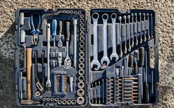 5 Essential Tools to Have in Your Work Truck